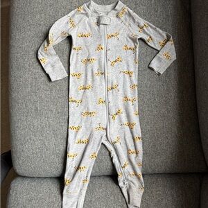 Hanna Andersson HannaJams Sleeper Gray with Yellow Tiger Print - 18 to 24 months